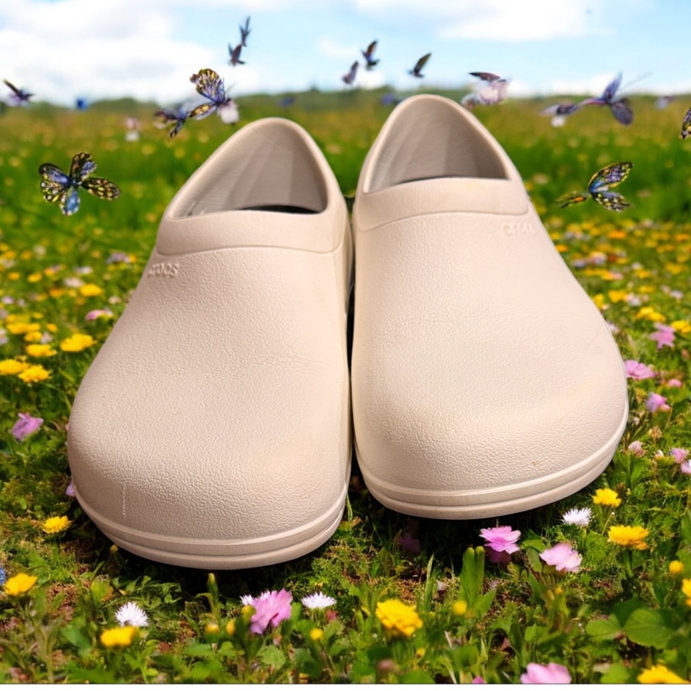 CROCS Classic Beige/Off-White Clogs